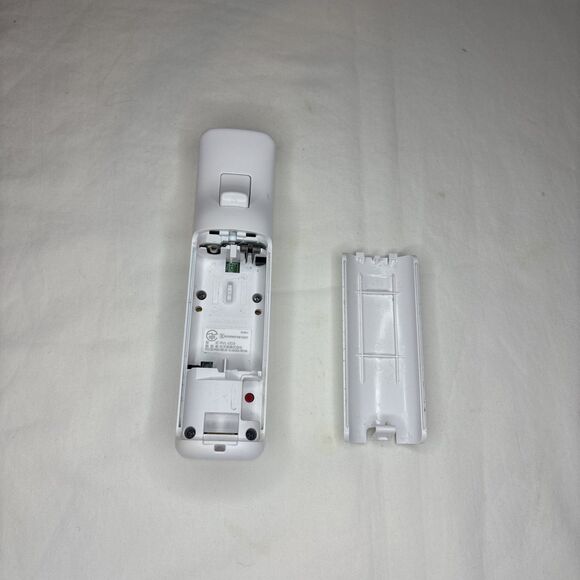 OEM Nintendo Wii White Nunchuck Controller - Picture 3 of 6